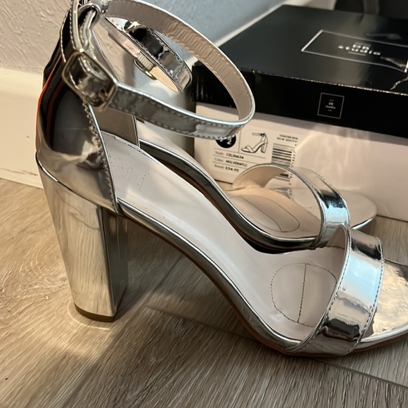 DB Studio Celina34 Metallic Silver heels 4”. - Picture 6 of 6